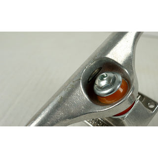 Blem Independent Skateboard Trucks Mids Silver 139 (8.0") - Missing Hardware